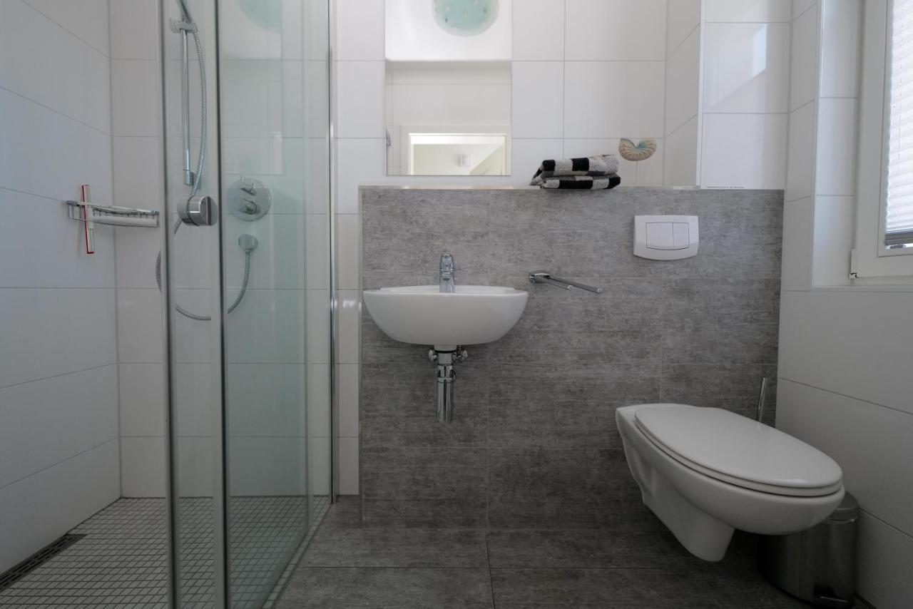Ostseelagune Zingst, Exklusive Dhh, Strandnah, Sauna, Kamin, 3 Sz, 2 Baeder, Glasfaser, Haustierfrei, Garten Mit Suedterrasse, E-Ladesaeule, 2 Stellplaetze, Strandkorb, Fahrradschuppen, Waschmaschine, Trockner, Nichtraucher Eksteriør billede
