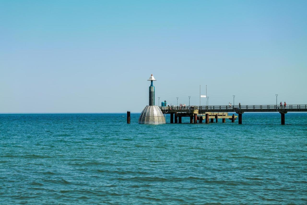 Ostseelagune Zingst, Exklusive Dhh, Strandnah, Sauna, Kamin, 3 Sz, 2 Baeder, Glasfaser, Haustierfrei, Garten Mit Suedterrasse, E-Ladesaeule, 2 Stellplaetze, Strandkorb, Fahrradschuppen, Waschmaschine, Trockner, Nichtraucher Eksteriør billede